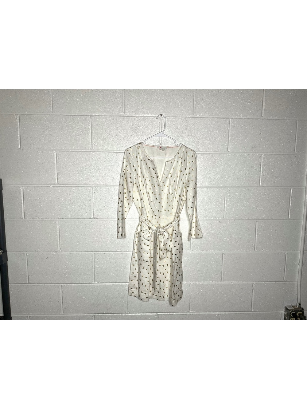 < Boden 100% Linen Cream W/ Gold Metallic Daisy Bud Pattern Dress > - Picture 2 of 6